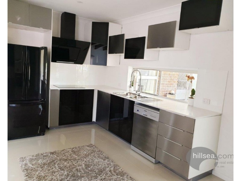 9 Essendon Close, Arundel QLD 4214