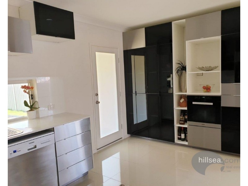 9 Essendon Close, Arundel QLD 4214