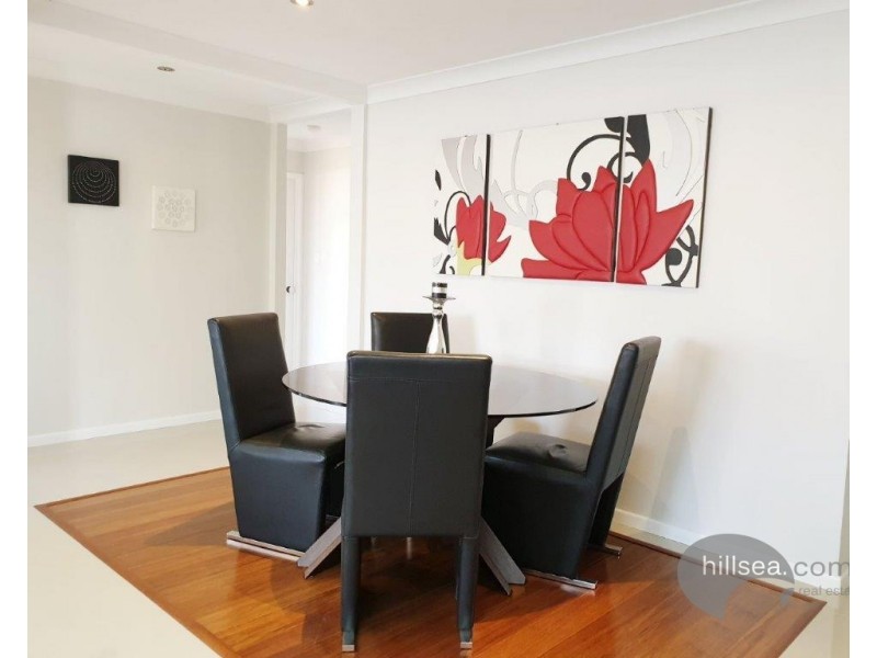 9 Essendon Close, Arundel QLD 4214