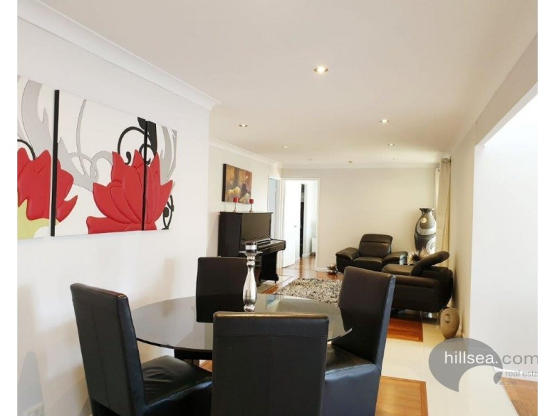 9 Essendon Close, Arundel QLD 4214