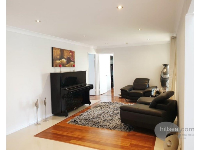 9 Essendon Close, Arundel QLD 4214