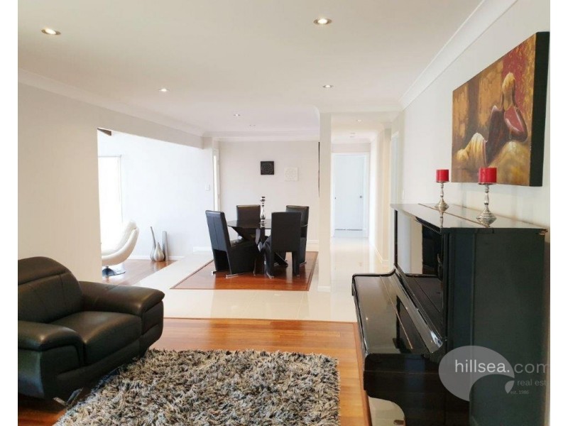 9 Essendon Close, Arundel QLD 4214