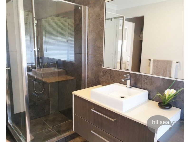 9 Essendon Close, Arundel QLD 4214