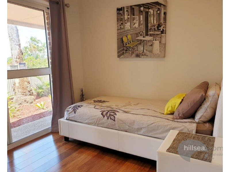 9 Essendon Close, Arundel QLD 4214