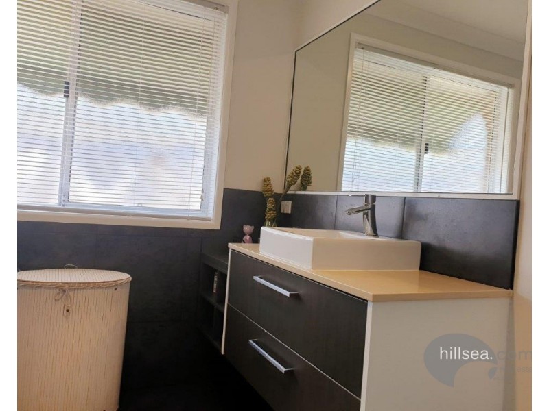 9 Essendon Close, Arundel QLD 4214