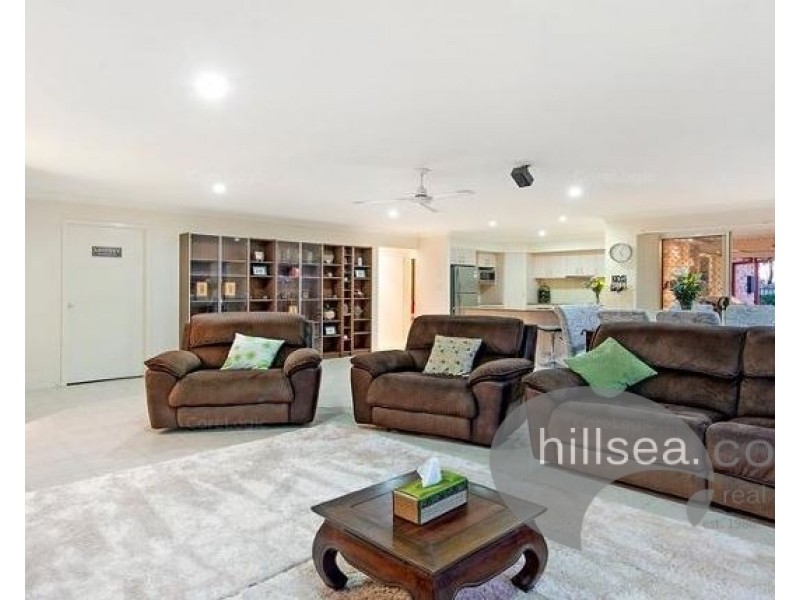 31 Zane Street, Molendinar QLD 4214