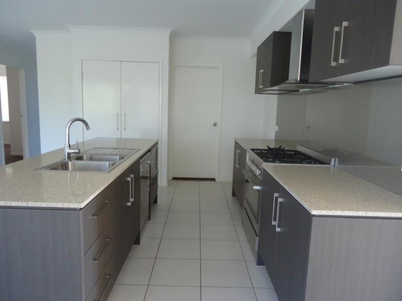 4 Arcadia Boulevard, Pimpama QLD 4209