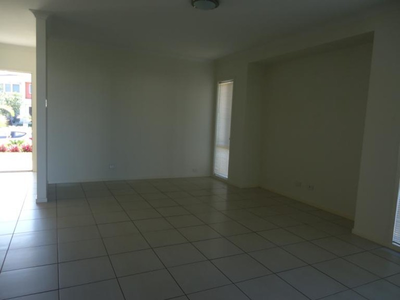 4 Arcadia Boulevard, Pimpama QLD 4209