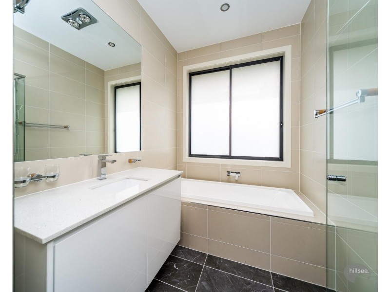 4 Laurel Drive, Helensvale QLD 4212