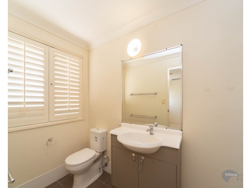 101 Crestwood Drive, Molendinar QLD 4214