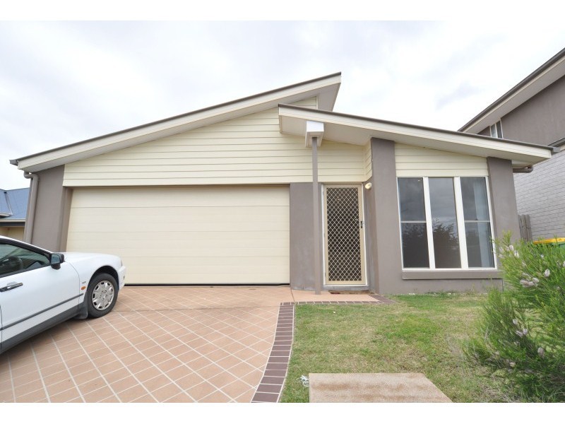 8 Silver Gull Street, Coomera QLD 4209