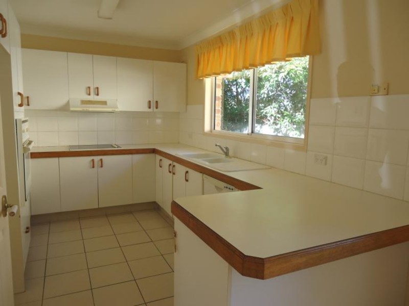 2/487 Pine Ridge Road, Runaway Bay QLD 4216