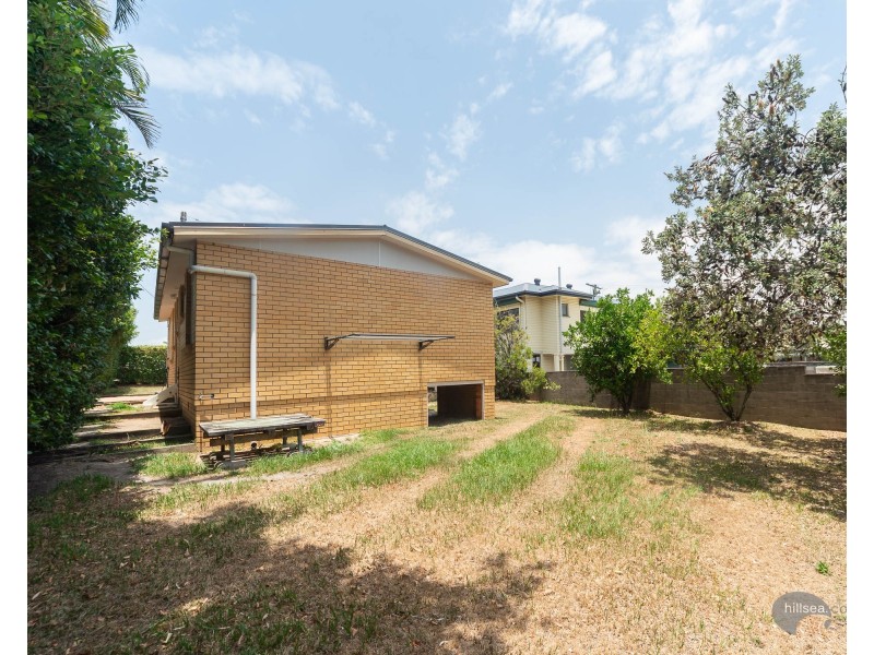 17 Bellevue Parade, Labrador QLD 4215