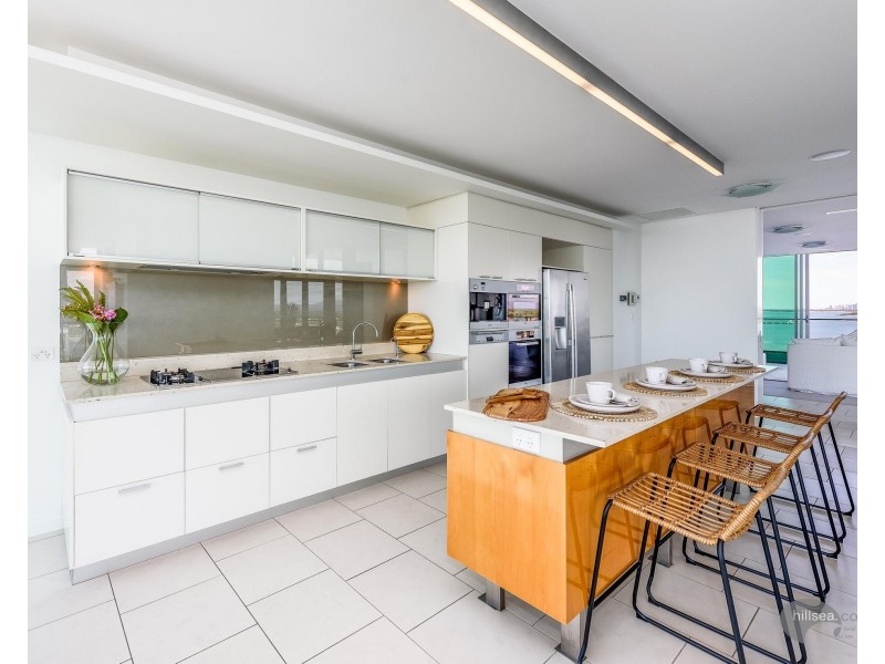 29802/2 Ephraim Island, Paradise Point QLD 4216