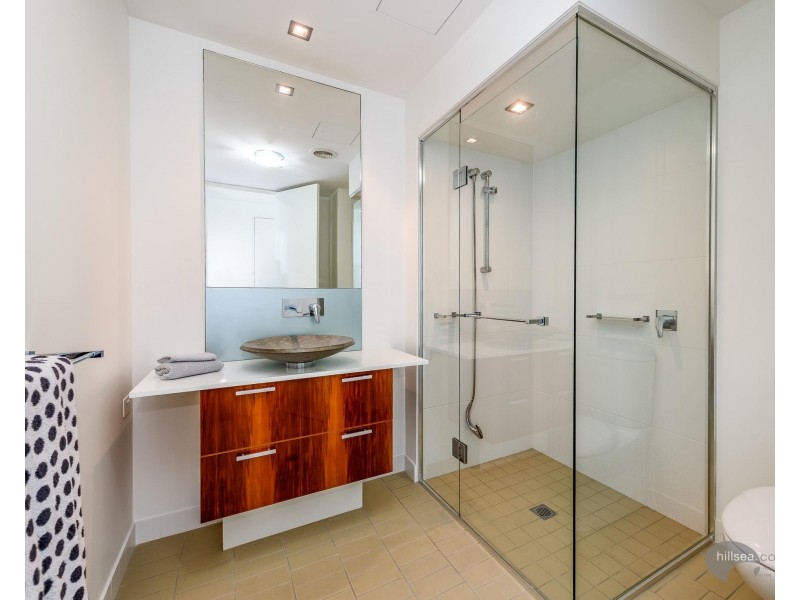 29802/2 Ephraim Island, Paradise Point QLD 4216