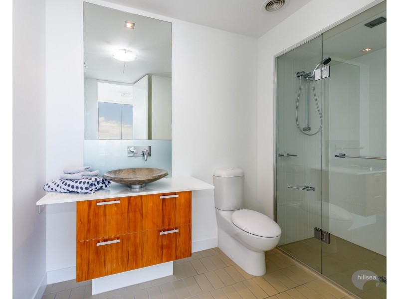 29802/2 Ephraim Island, Paradise Point QLD 4216