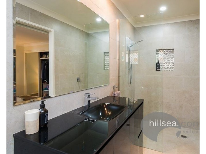 38 Sundown Drive, Paradise Point QLD 4216