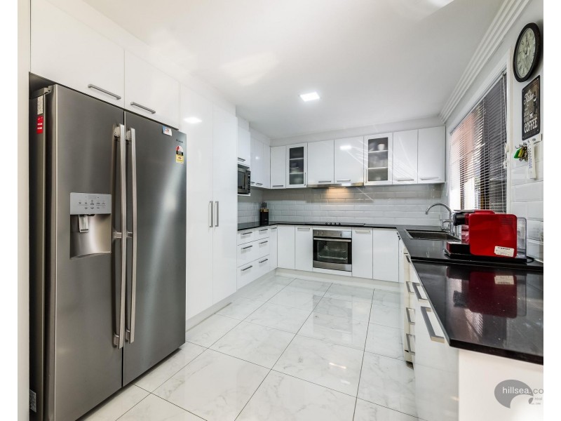30 Sundown Drive, Paradise Point QLD 4216