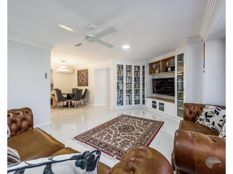 30 Sundown Drive, Paradise Point QLD 4216