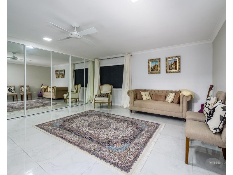 30 Sundown Drive, Paradise Point QLD 4216