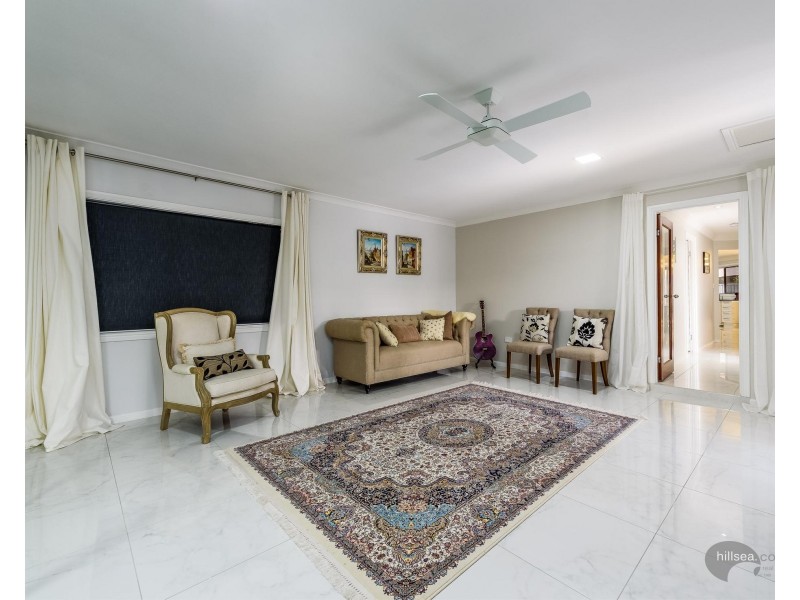 30 Sundown Drive, Paradise Point QLD 4216