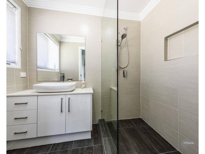 30 Sundown Drive, Paradise Point QLD 4216