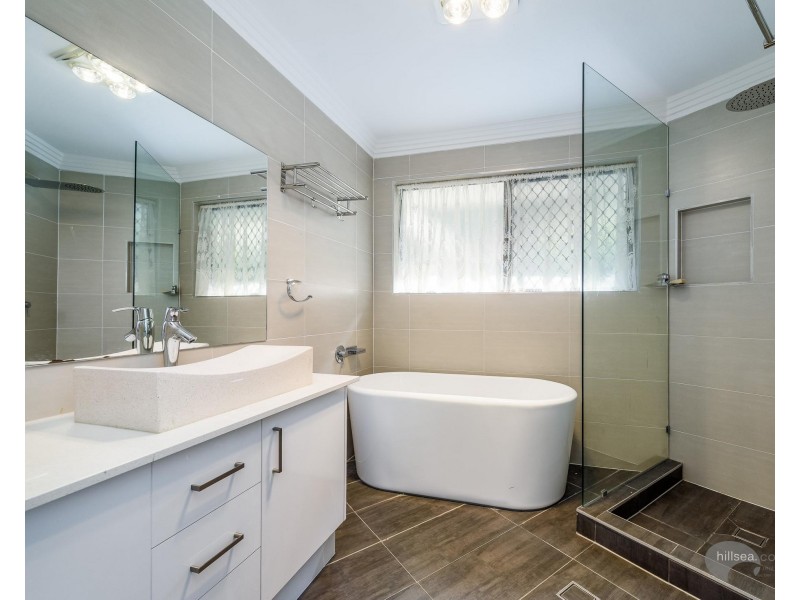 30 Sundown Drive, Paradise Point QLD 4216