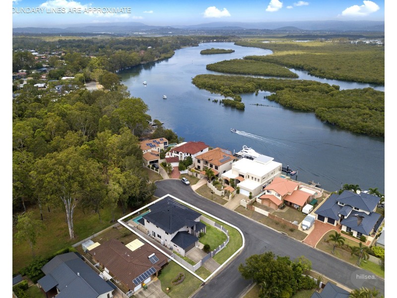 18 Lakefield Crescent, Paradise Point QLD 4216