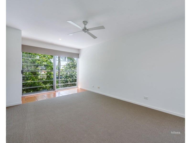2/29 Nankeen Avenue, Paradise Point QLD 4216