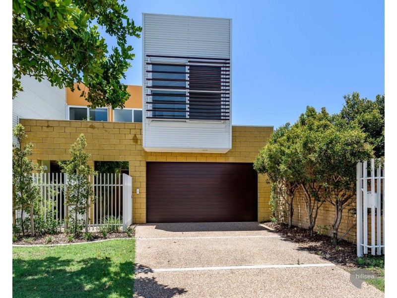 2/29 Nankeen Avenue, Paradise Point QLD 4216
