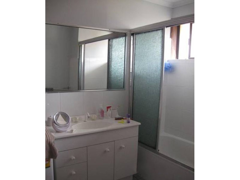 6/30 Falkinder Avenue, Paradise Point QLD 4216