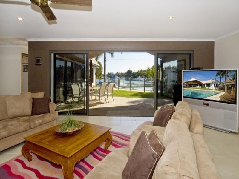 7 Jennifer Avenue, Runaway Bay QLD 4216