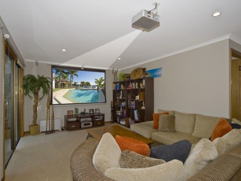 7 Jennifer Avenue, Runaway Bay QLD 4216