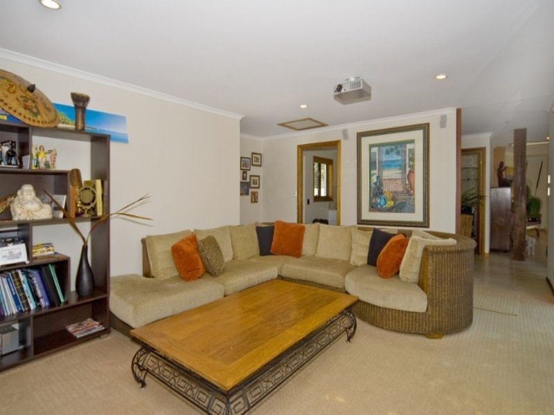 7 Jennifer Avenue, Runaway Bay QLD 4216