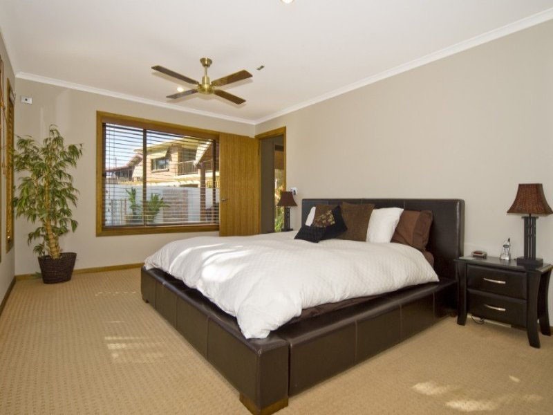 7 Jennifer Avenue, Runaway Bay QLD 4216