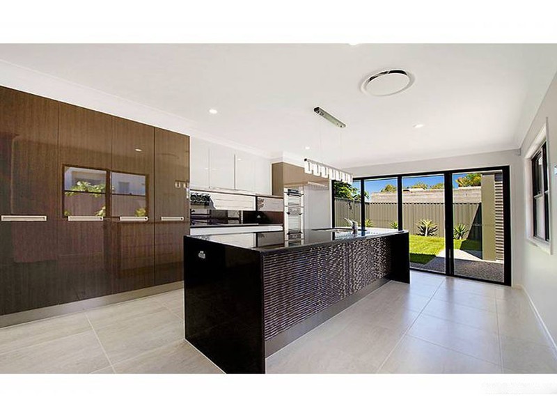 50 Milton Avenue, Paradise Point QLD 4216