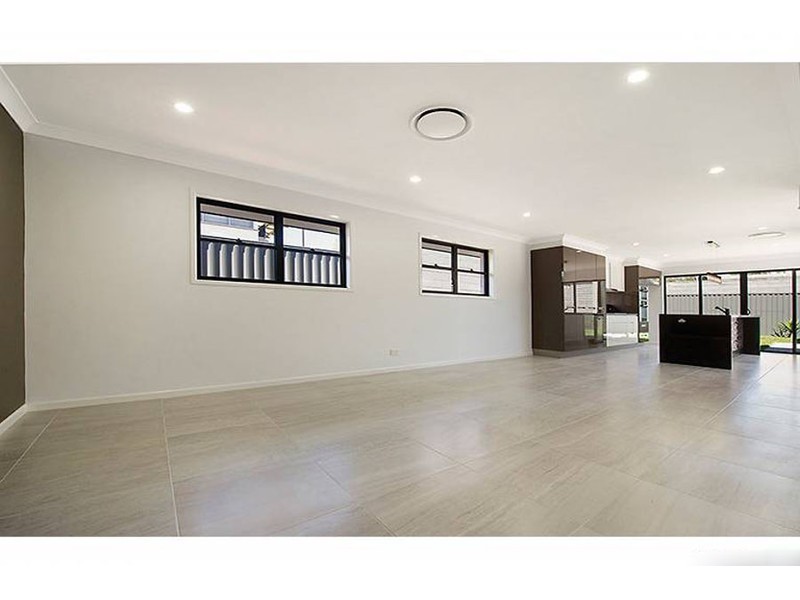 50 Milton Avenue, Paradise Point QLD 4216