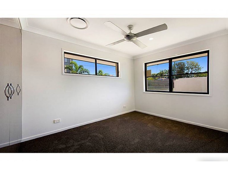 50 Milton Avenue, Paradise Point QLD 4216