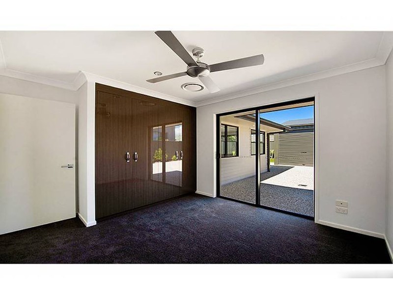 50 Milton Avenue, Paradise Point QLD 4216