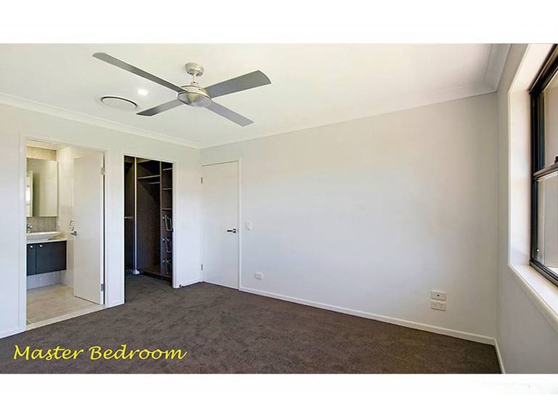 50 Milton Avenue, Paradise Point QLD 4216