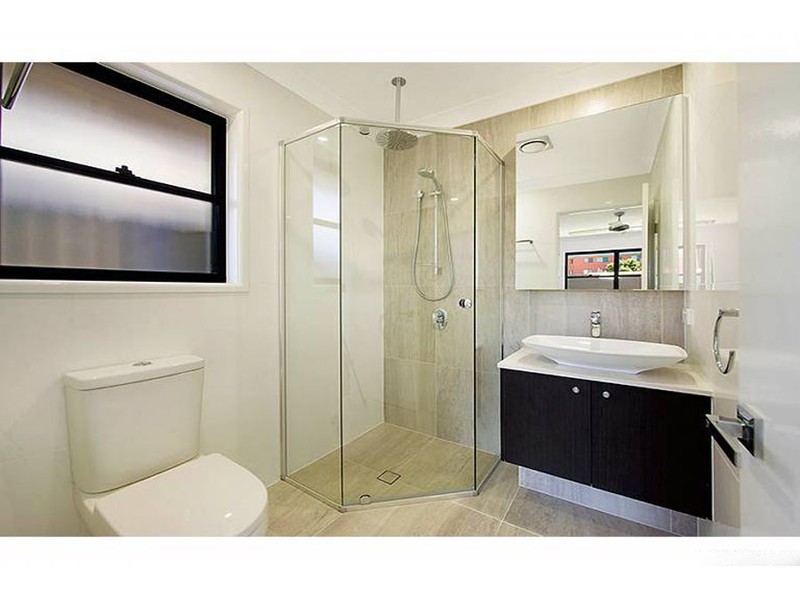 50 Milton Avenue, Paradise Point QLD 4216