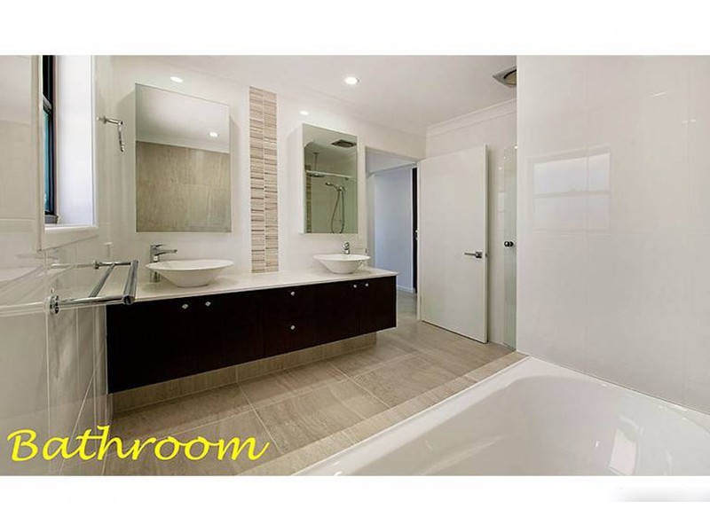 50 Milton Avenue, Paradise Point QLD 4216