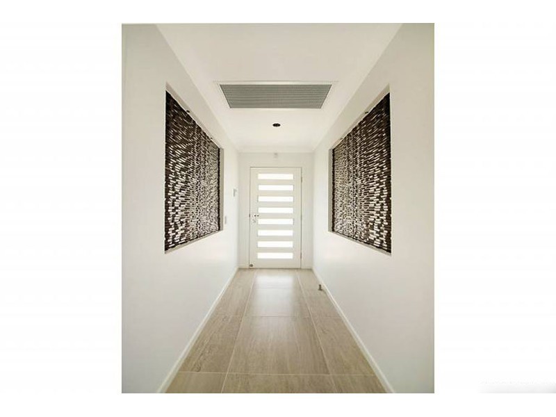 50 Milton Avenue, Paradise Point QLD 4216