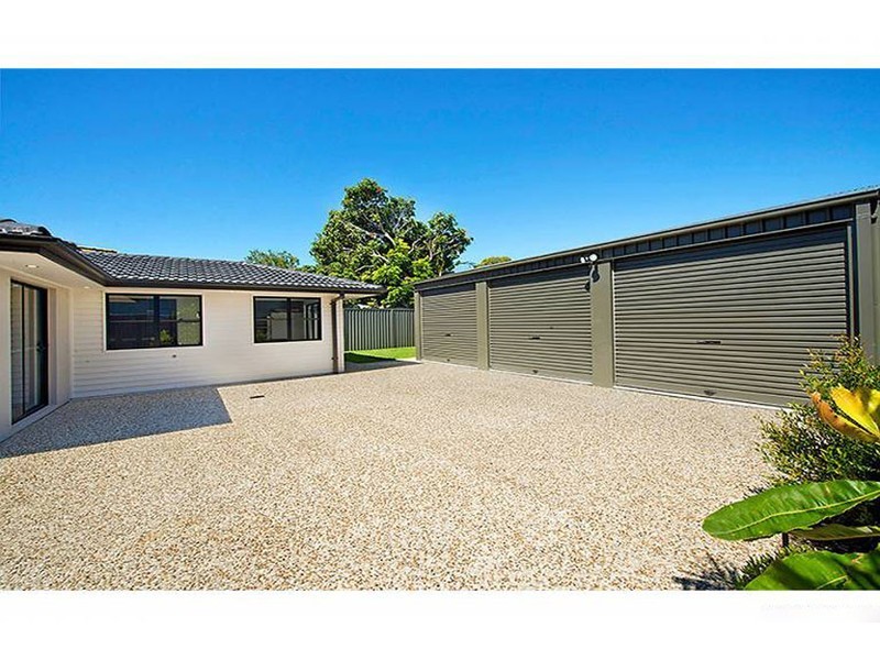 50 Milton Avenue, Paradise Point QLD 4216