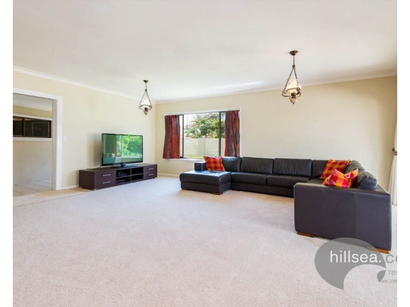 18 Lindsay Parade, Paradise Point QLD 4216