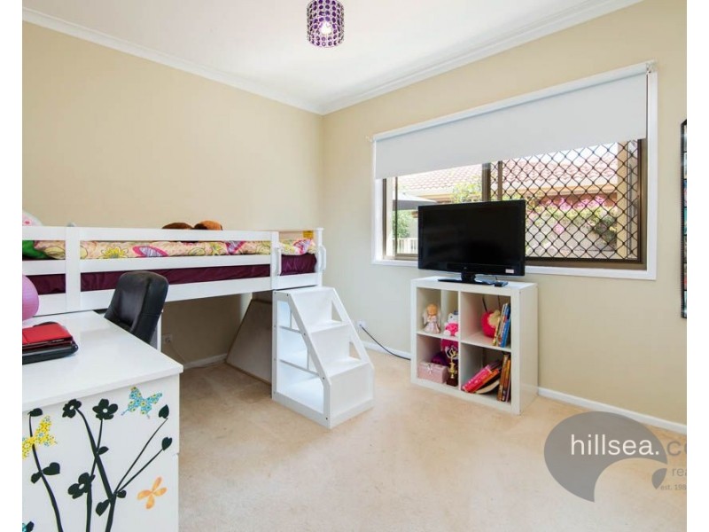 18 Lindsay Parade, Paradise Point QLD 4216