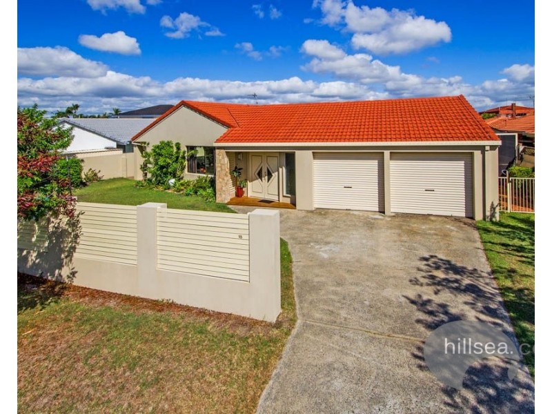 18 Lindsay Parade, Paradise Point QLD 4216