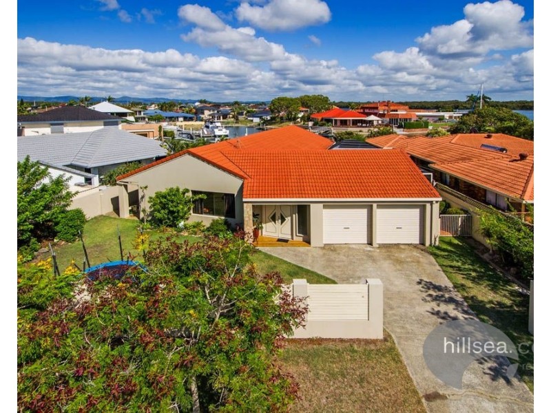 18 Lindsay Parade, Paradise Point QLD 4216