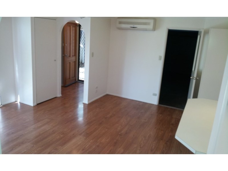 2/16 Stephanie Court, Labrador QLD 4215