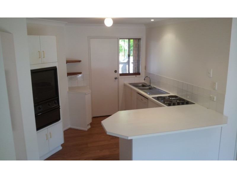 2/16 Stephanie Court, Labrador QLD 4215